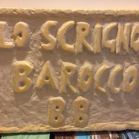 Lo Scrigno Barocco לינה וארוחת בוקר לצ'ה