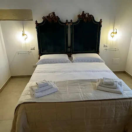 Lo Scrigno Barocco 4* לצ'ה